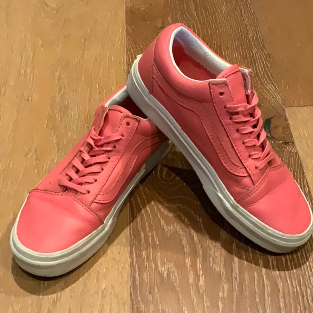 Vans Old Skool Leather coral pink shoes. Size: Men’s 4.5, Womens: 6.0